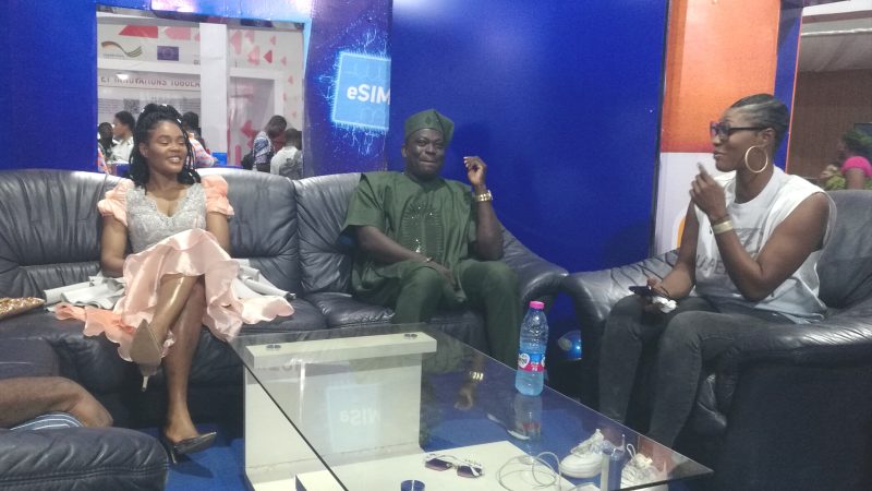 Une visite de King Papavi Mensah à la 19ème Foire attire de monde