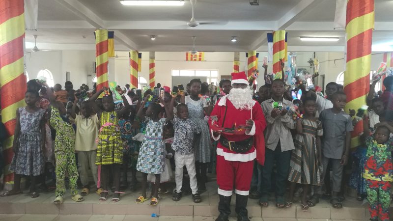 Togo/Noël : L&rsquo;EEPTO apporte la joie aux enfants dans la Commune Golfe 6
