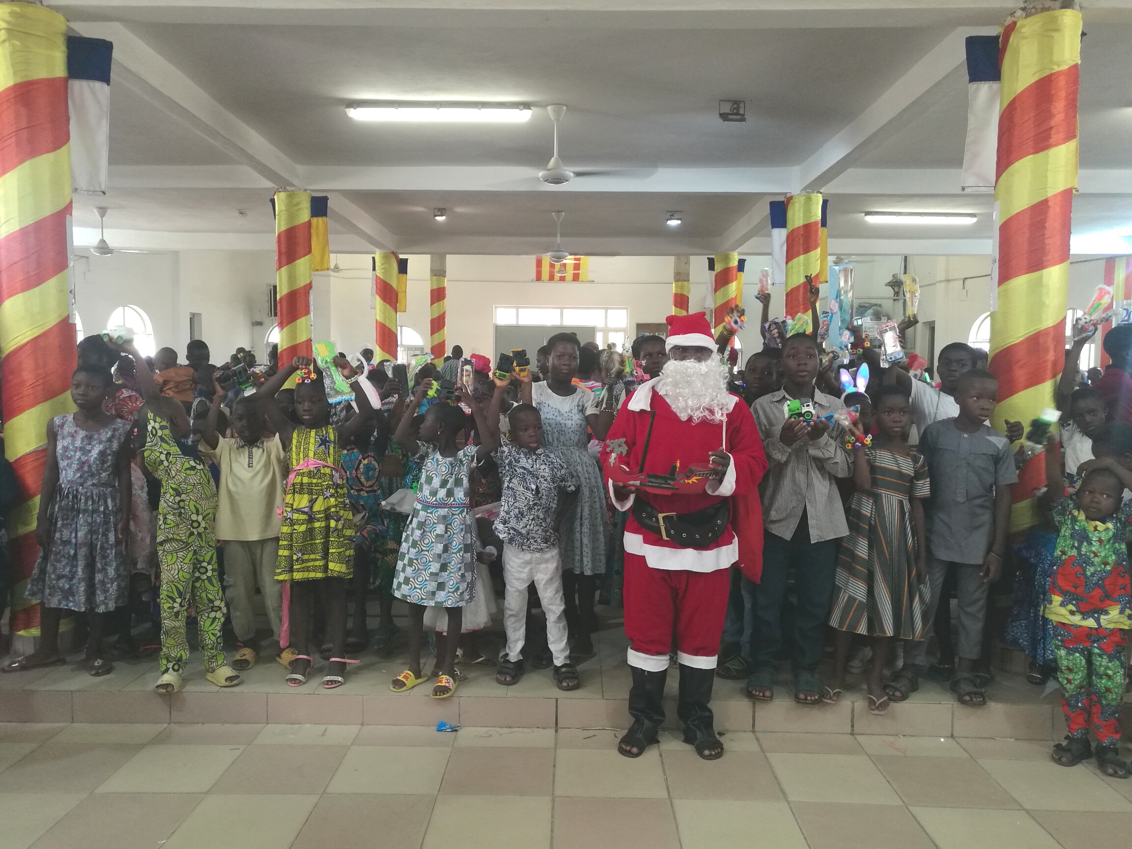 Togo/Noël : L&rsquo;EEPTO apporte la joie aux enfants dans la Commune Golfe 6