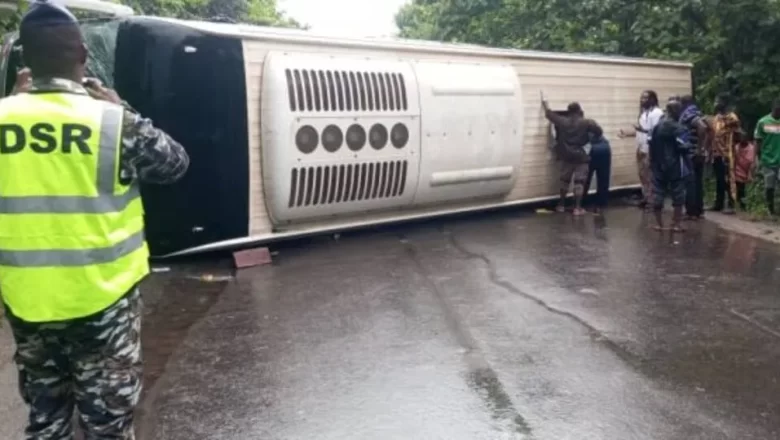 Togo/Grave accident de circulation : Le bus de Nagodé Transport renversé causant beaucoup de dégâts