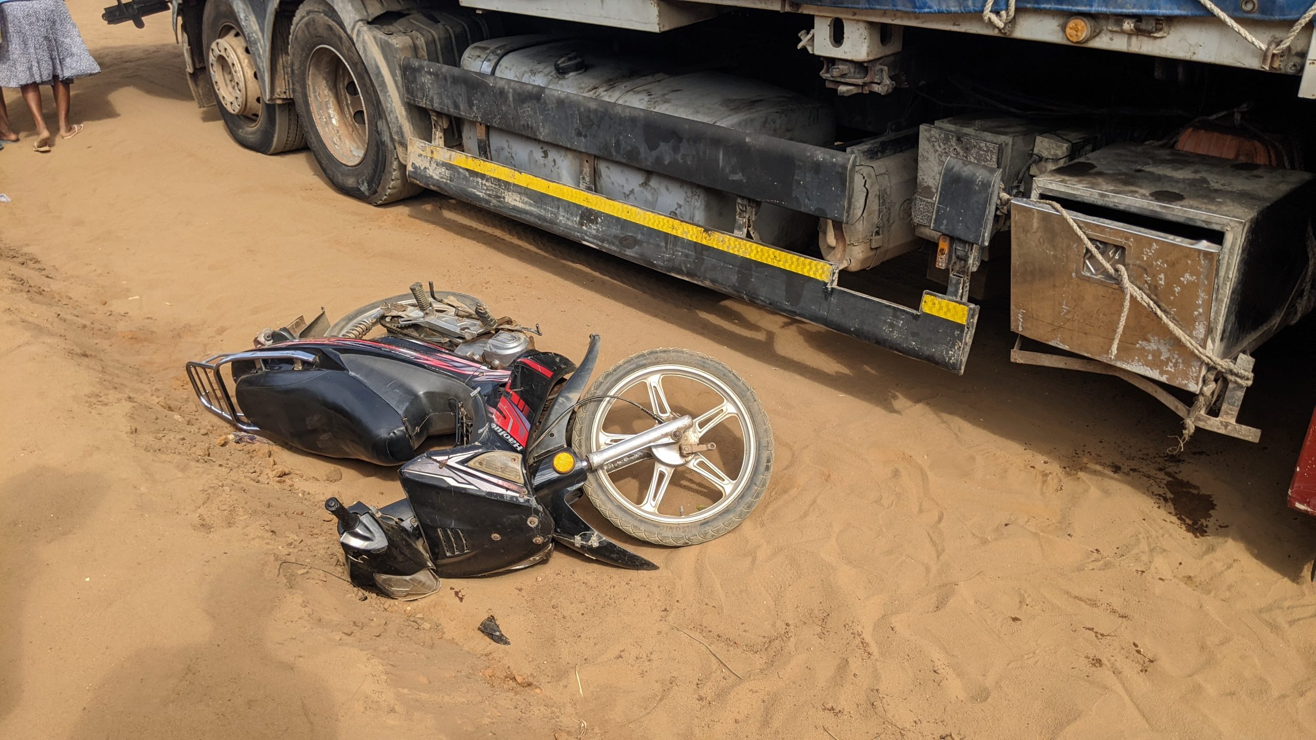 Grave accident sur la voie Baguida – Dévégo : Un motocycliste grièvement blessé après une collision avec un camion