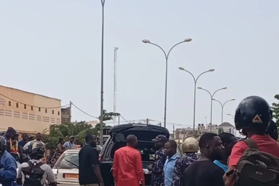 Braquage en plein jour à Hedzranawoé : une valise d&rsquo;argent volée sous une pluie de balles