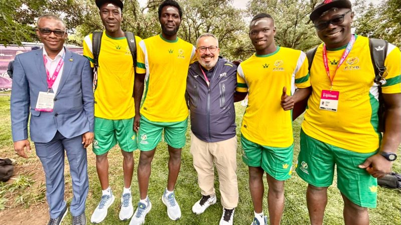 Beach-Volley : Le président de la Fédération internationale de volleyball félicite la délégation togolaise en Australie