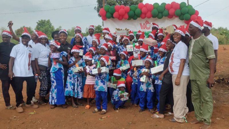 Noël de lumière à Kpomé Apéyémé : Winner Girls offre une journée inoubliable aux enfants de l’orphelinat Vigneron