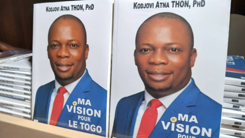 Kodjovi Atna Thon présente un ouvrage vissionnaire pour inspirer un véritable renouveau national togolais