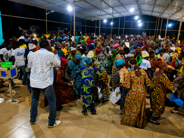 EEPTO clôture sa retraite spirituelle par une veillée de prière intense à Loményokopé