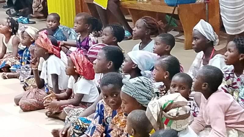 À l’EEPTO, une soirée traditionnelle met les enfants à l’honneur et renforce leur foi